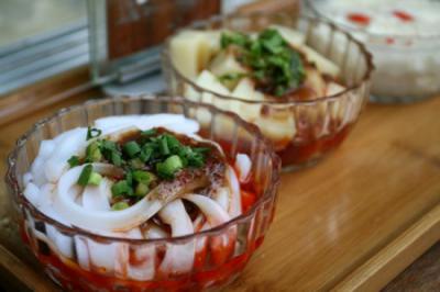 【四川小吃培訓】選擇什么地方最適合開小吃店？