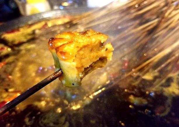 火鍋串串香月餅,別有一番驚異滋味,值得嘗試 火鍋串串香月餅,別有一番驚異滋味,值得嘗試
