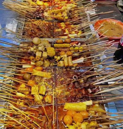 街邊熱鹵串串技術(shù)培訓多少錢？成都串串香培訓學校,