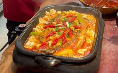 萬州烤魚技術(shù)培訓(xùn)哪里好？解鎖地道風(fēng)味，開啟創(chuàng)業(yè)新篇